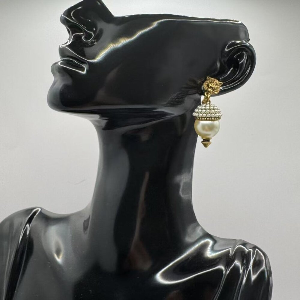 Gucci Pre-Owned Feline Tiger Head Embellished Big Faux Pearl Clip On Earrings